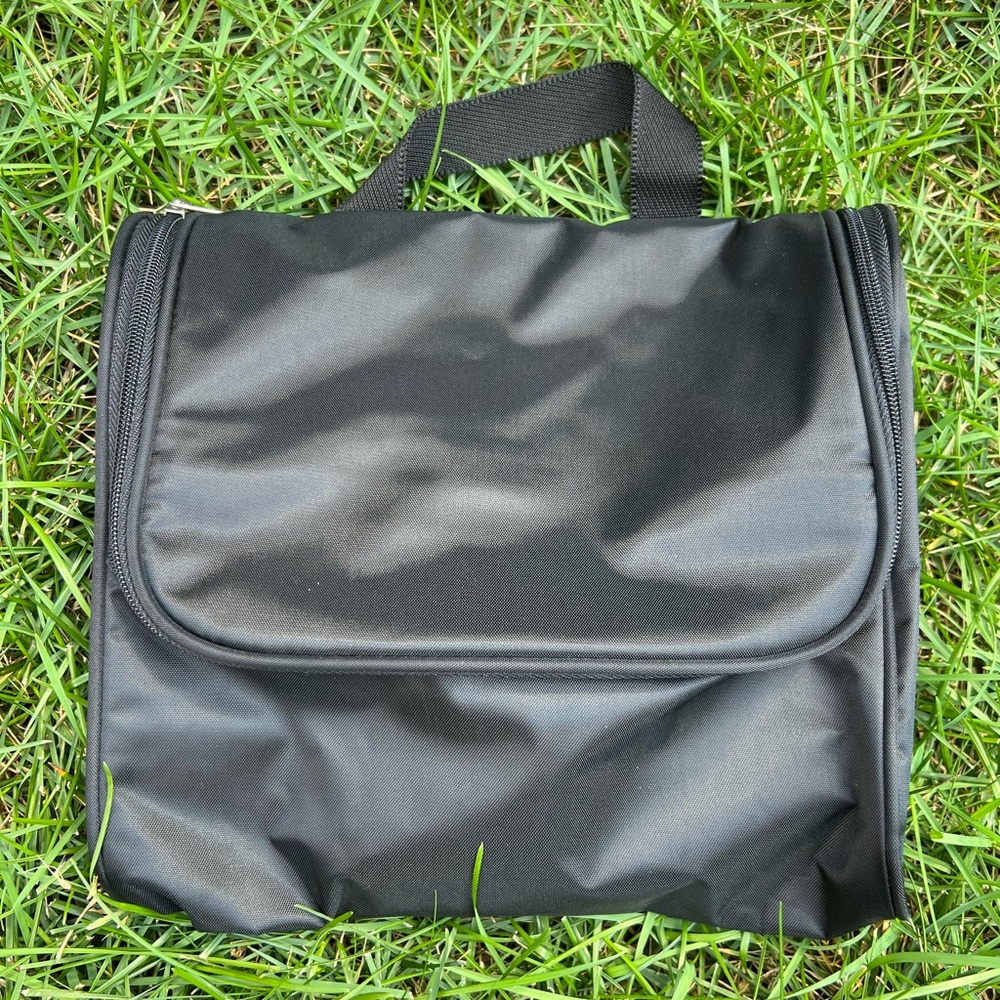 Samsonite black Travel Toiletry Bag w/ Drawstring Bags. Never used NWOT.